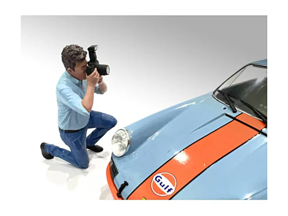 Photographers Figure #3 for 1/24 Scale Models by American Diorama