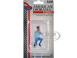 Photographers Figure #3 for 1/24 Scale Models by American Diorama