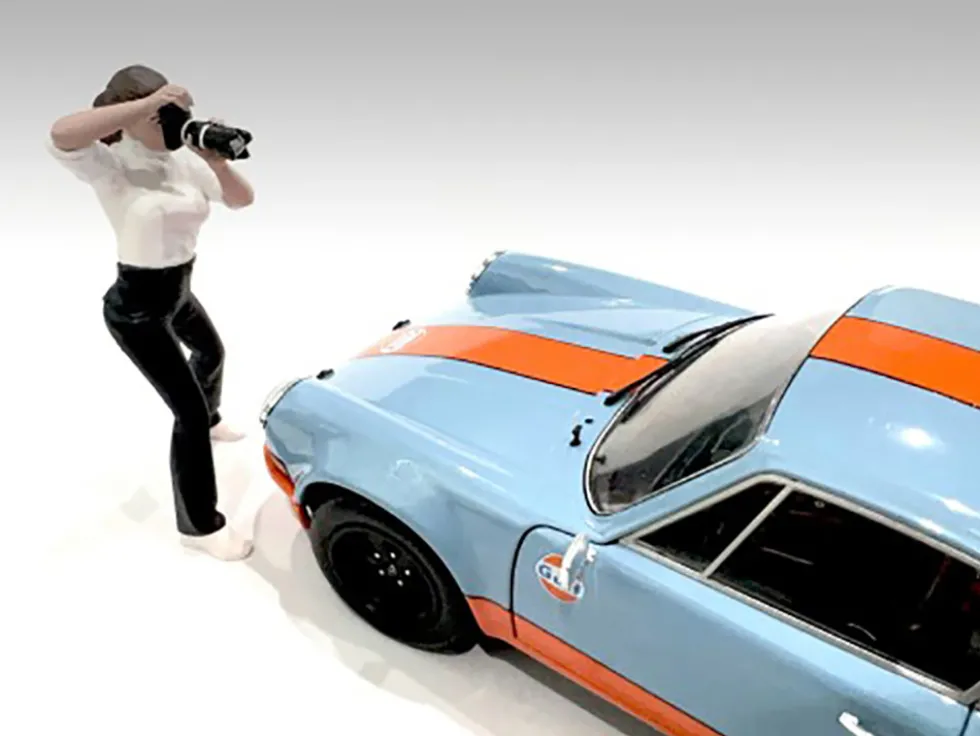 Photographers Figure #2 for 1/24 Scale Models by American Diorama