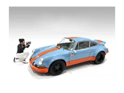 Photographers Figure #5 for 1/18 Scale Models by American Diorama
