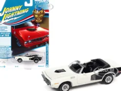 1971 Plymouth Barracuda Convertible Sno White Black Hemi Side Billboards Class of 1971 Limited Edition 7418 pieces Worldwide Muscle Cars USA Series 1/64 Diecast Model Car Johnny Lightning JLMC026 JLSP153 A