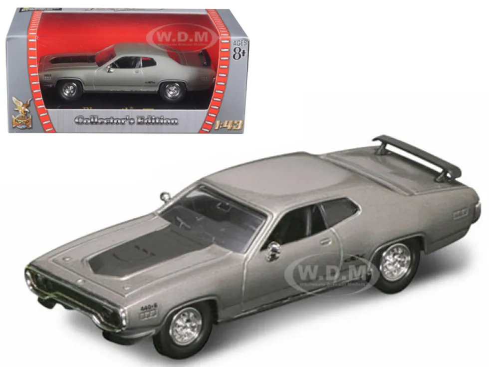 1971 Plymouth GTX 440 6 Pack Silver 1/43 Diecast Model Car Road Signature 94218