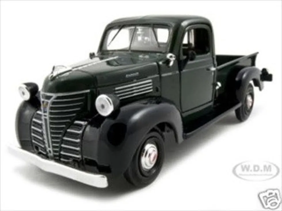 1941 Plymouth Pickup Green 1/24 Diecast Model Car Motormax 73278