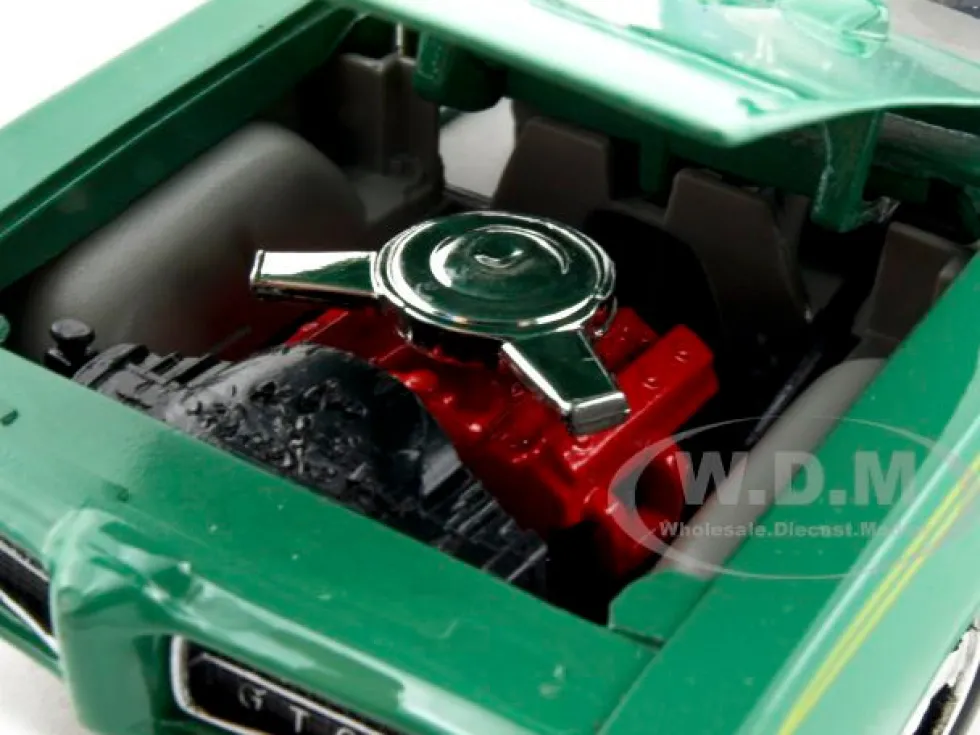 1969 Pontiac GTO Judge Green 1/24 Diecast Model Car Motormax 73242