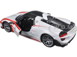 Porsche 918 Spyder Weissach #3 1/24 Diecast Model Car Bburago 28009