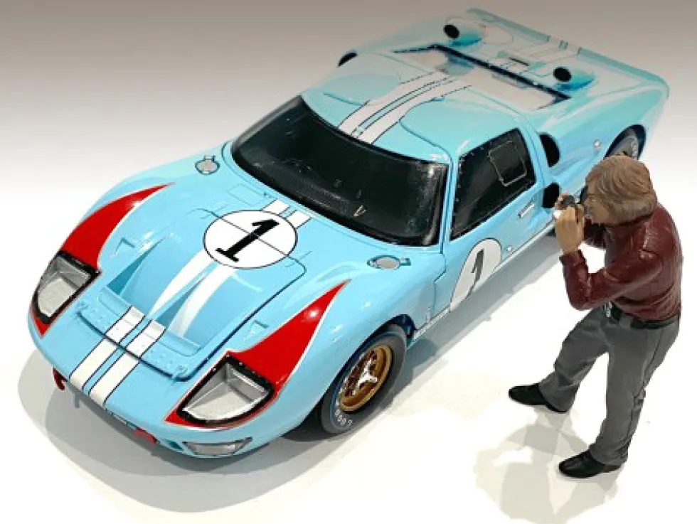 Race Day 1 Figurine II for 1/18 Scale Models American Diorama 76284