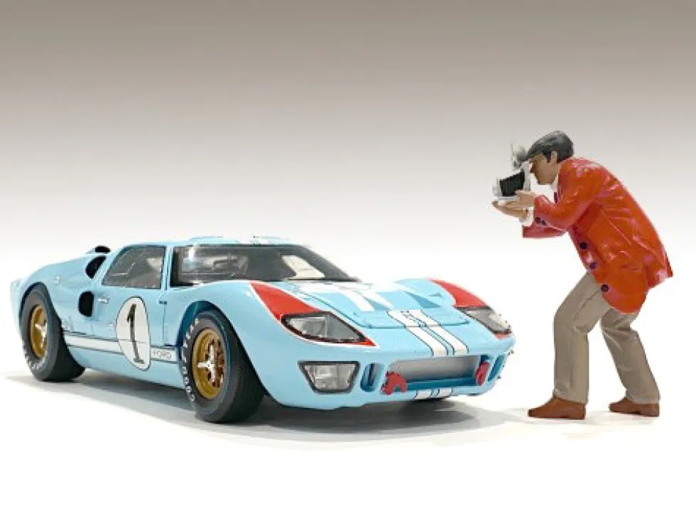 Race Day 1 Figurine III for 1/18 Scale Models American Diorama 76285