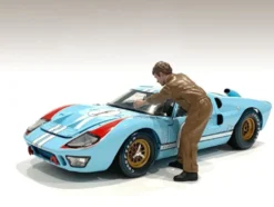 Race Day 1 Figurine V for 1/24 Scale Models American Diorama 76387