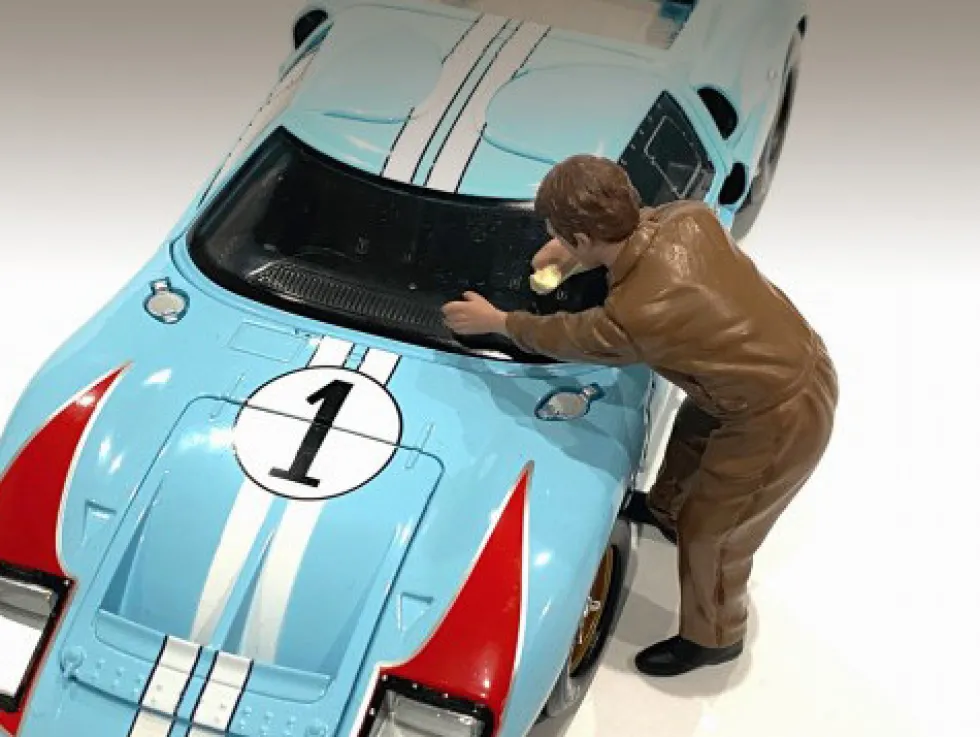 Race Day 1 Figurine V for 1/18 Scale Models American Diorama 76287