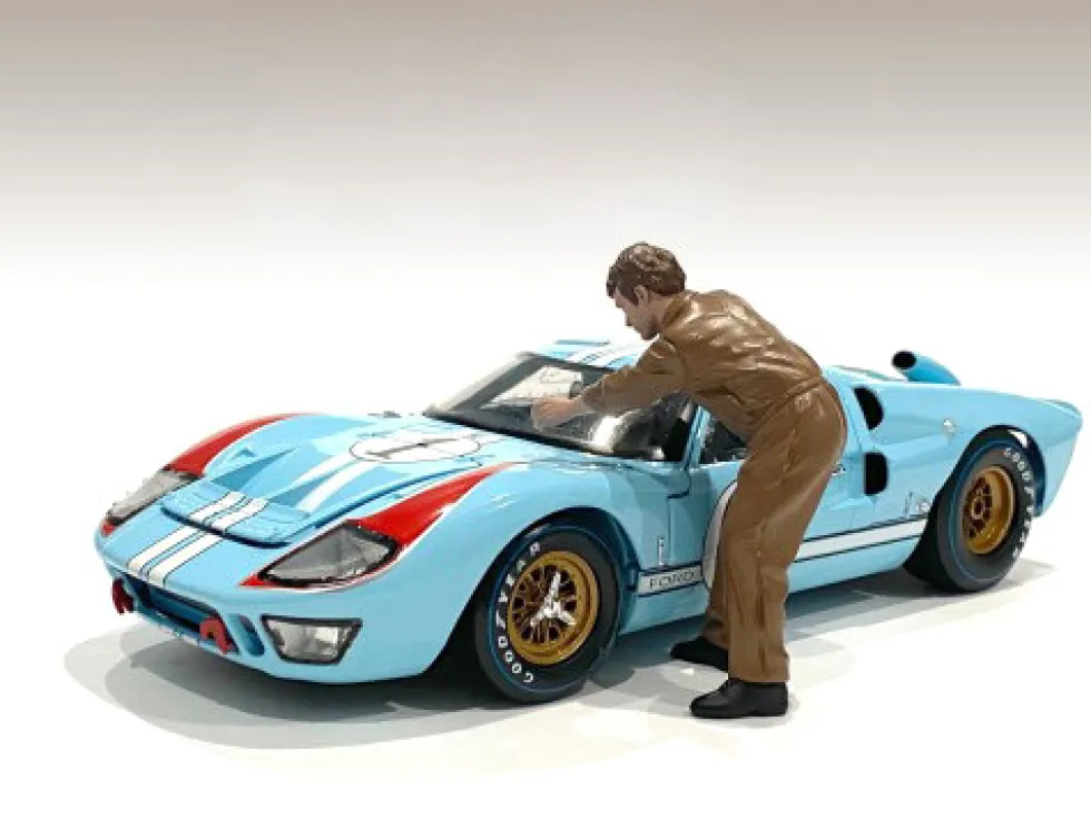 Race Day 1 Figurine V for 1/18 Scale Models American Diorama 76287