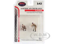 Race Day Two Diecast Figures Set 5 1/43 Scale Models American Diorama 38363