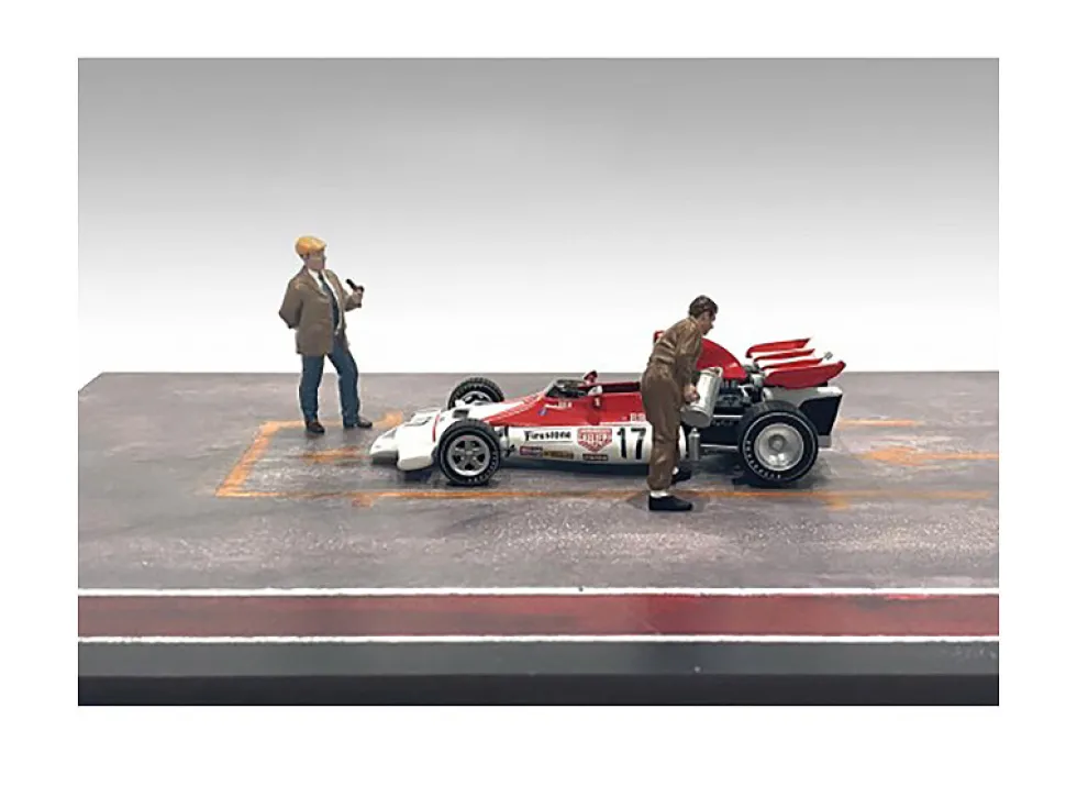 Race Day Two Diecast Figures Set 4 1/43 Scale Models American Diorama 38362