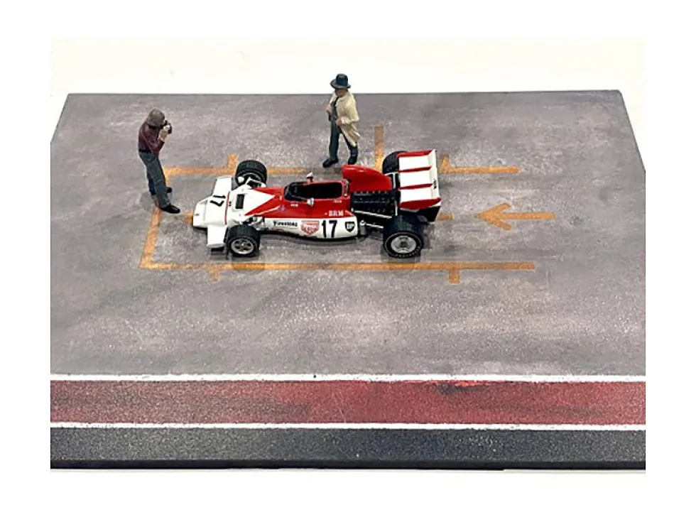 Race Day Two Diecast Figures Set 3 1/43 Scale Models American Diorama 38361