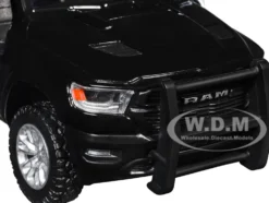 2019 RAM 1500 Laramie Crew Cab Pickup Truck with Bed Cage Black and White with Flashing Light Bar and Front and Rear Lights and Sounds 1/27 Diecast Model Car by Motormax
