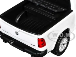 2019 RAM 1500 Laramie Crew Cab Pickup Truck White with Flashing Light Bar and Front and Rear Lights and Sounds 1/27 Diecast Model Car by Motormax