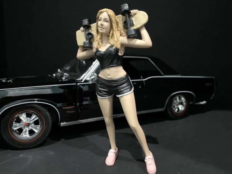 Skateboarder Figurine I for 1/24 Scale Models American Diorama 38340