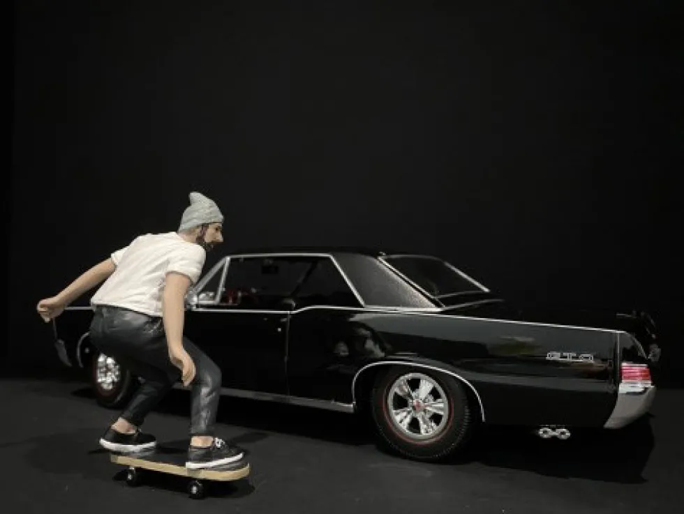 Skateboarder Figurine II for 1/24 Scale Models American Diorama 38341