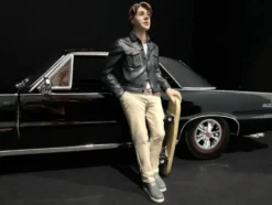 Skateboarder Figurine III for 1/24 Scale Models American Diorama 38342