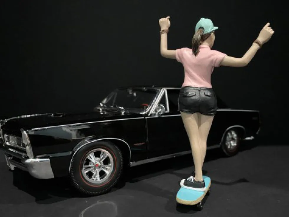 Skateboarder Figurine IV for 1/18 Scale Models American Diorama 38243