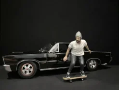 Skateboarders Figurines 4 piece Set for 1/24 Scale Models American Diorama 38340 38341 38342 38343