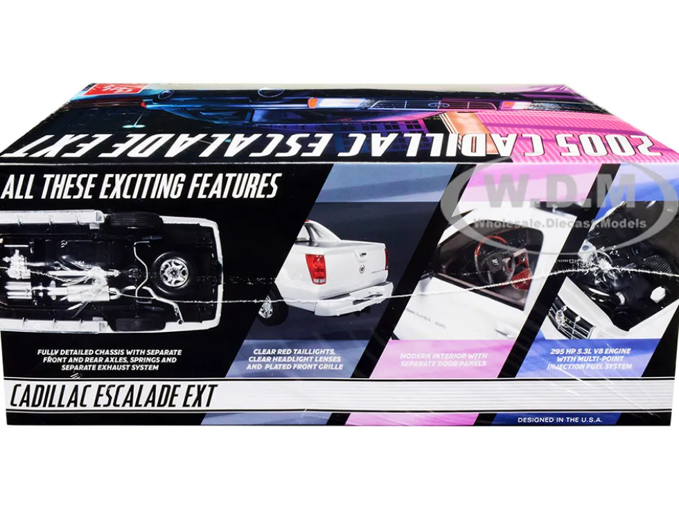 Skill 2 Model Kit 2005 Cadillac Escalade EXT 1/25 Scale Model AMT AMT1317