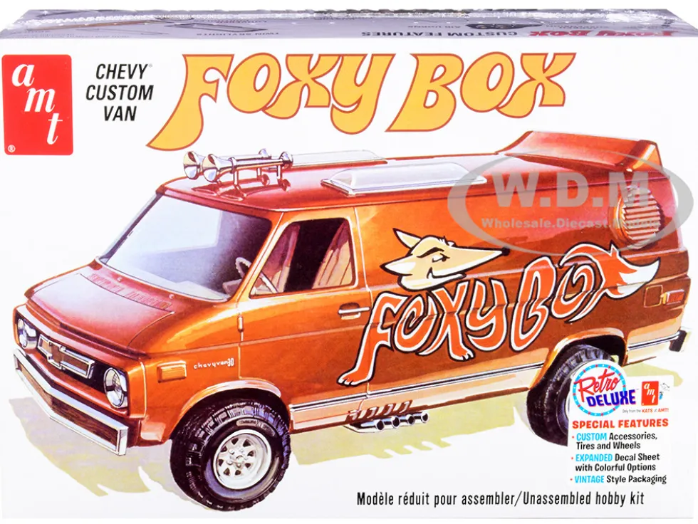 Skill 2 Model Kit Chevrolet Custom Van Foxy Box 1/25 Scale Model AMT AMT1265