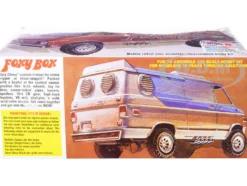Skill 2 Model Kit Chevrolet Custom Van Foxy Box 1/25 Scale Model AMT AMT1265