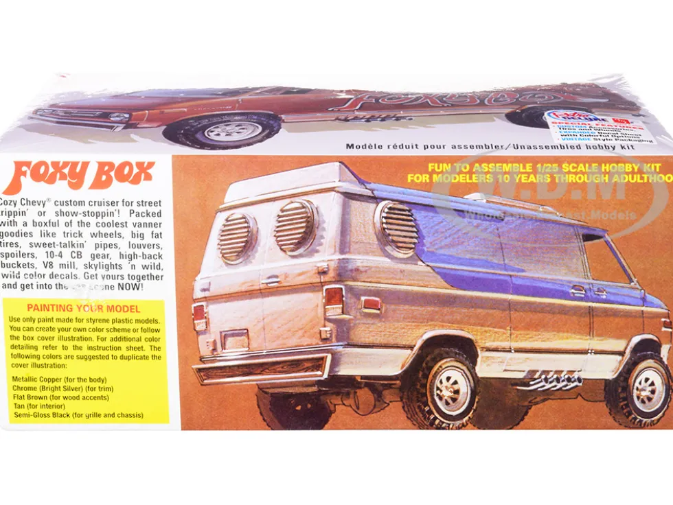 Skill 2 Model Kit Chevrolet Custom Van Foxy Box 1/25 Scale Model AMT AMT1265