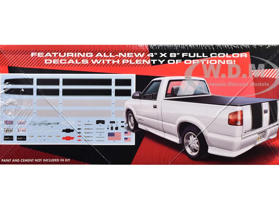 Skill 2 Model Kit 1999 Chevrolet S-10 Xtreme Pickup Truck 1/25 Scale Model by AMT