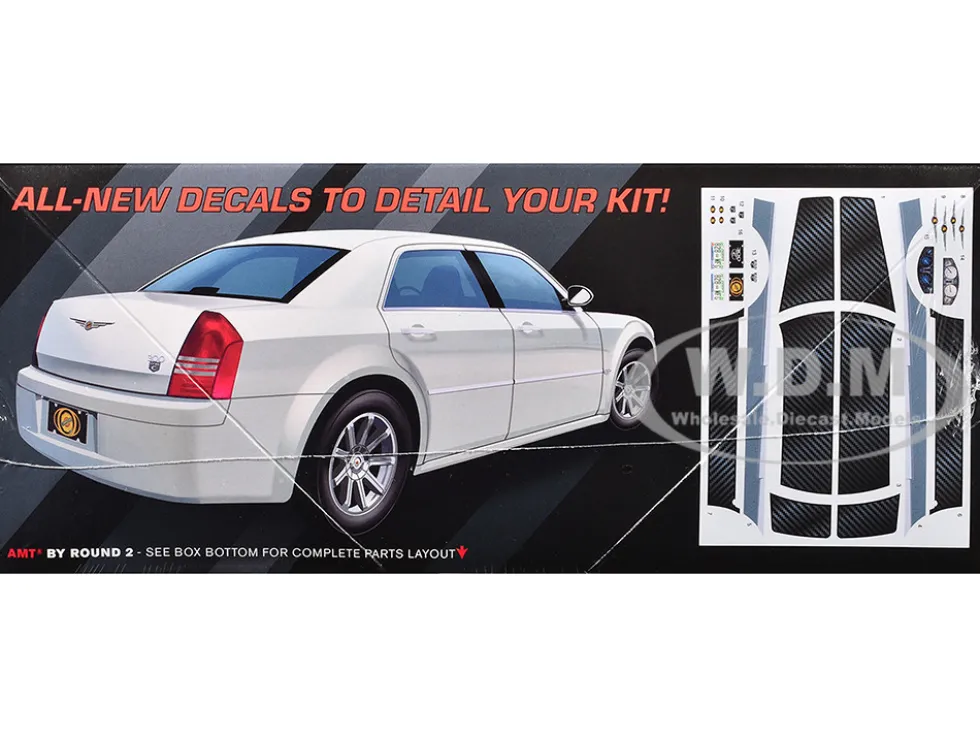 Skill 2 Model Kit 2005 Chrysler 300C 1/25 Scale Model by AMT