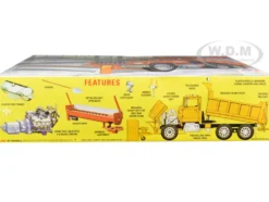 Skill 3 Model Kit Ford LNT-8000 Snow Plow Truck 1/25 Scale Model AMT AMT1178
