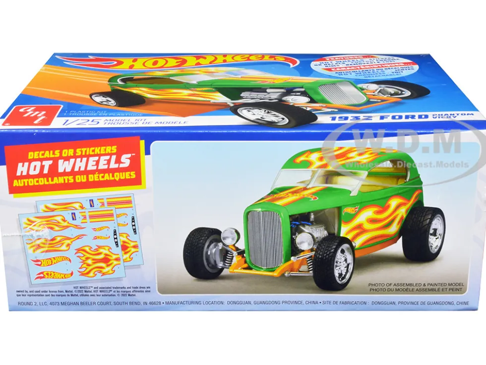 Skill 2 Model Kit 1932 Ford Phantom Vicky Hot Wheels 1/25 Scale Model AMT AMT1313M
