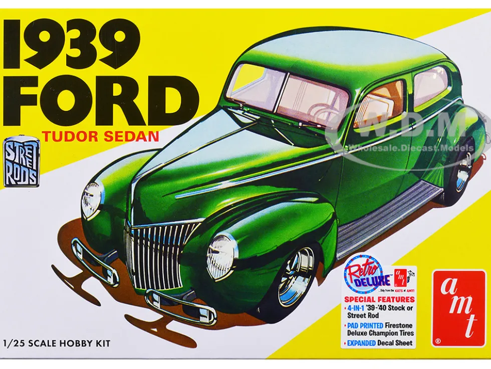 Skill 2 Model Kit 1939 Ford Tudor Sedan "Street Rod" Series 1/25 Scale Model by AMT