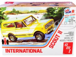 Skill 2 Model Kit IH International Harvester Scout II 1/25 Scale Model AMT AMT1248