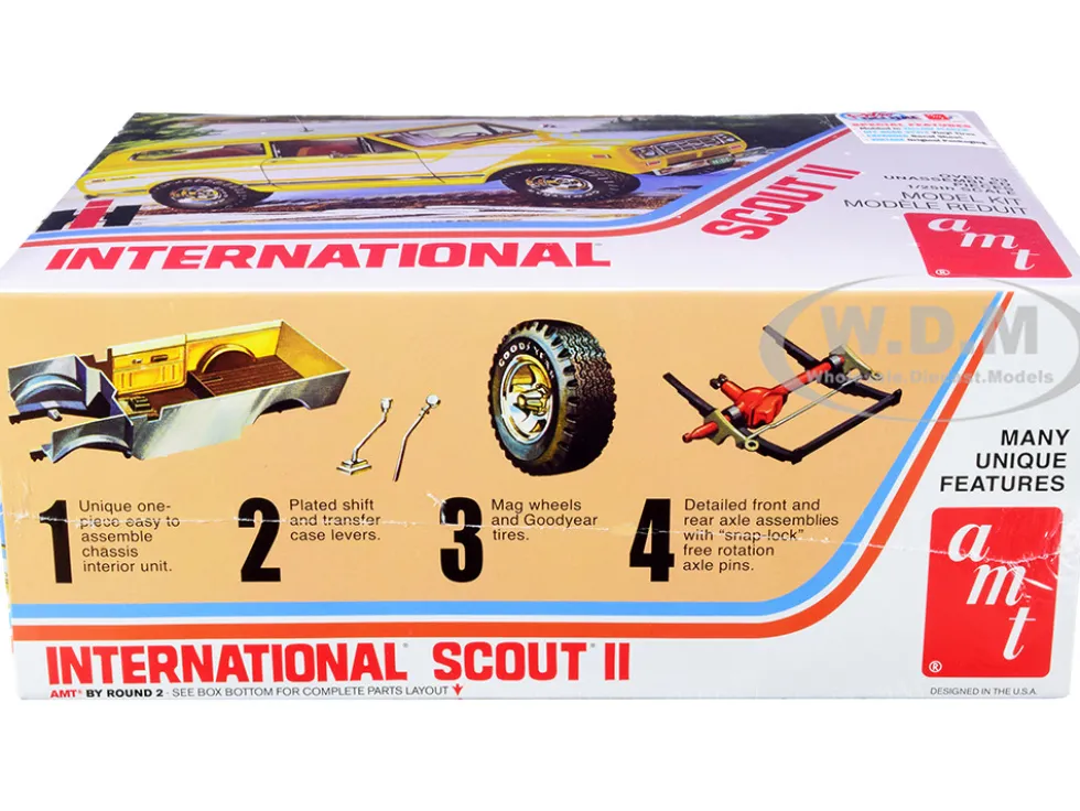 Skill 2 Model Kit IH International Harvester Scout II 1/25 Scale Model AMT AMT1248