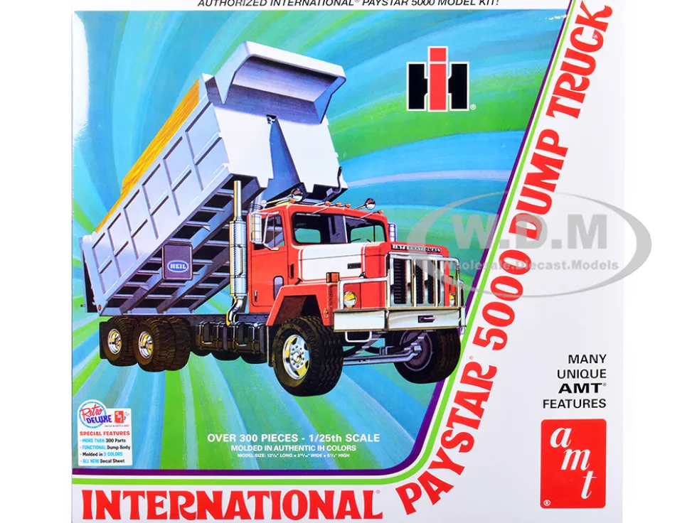Skill 3 Model Kit International PayStar 5000 Dump Truck 1/25 Scale Model AMT AMT1381