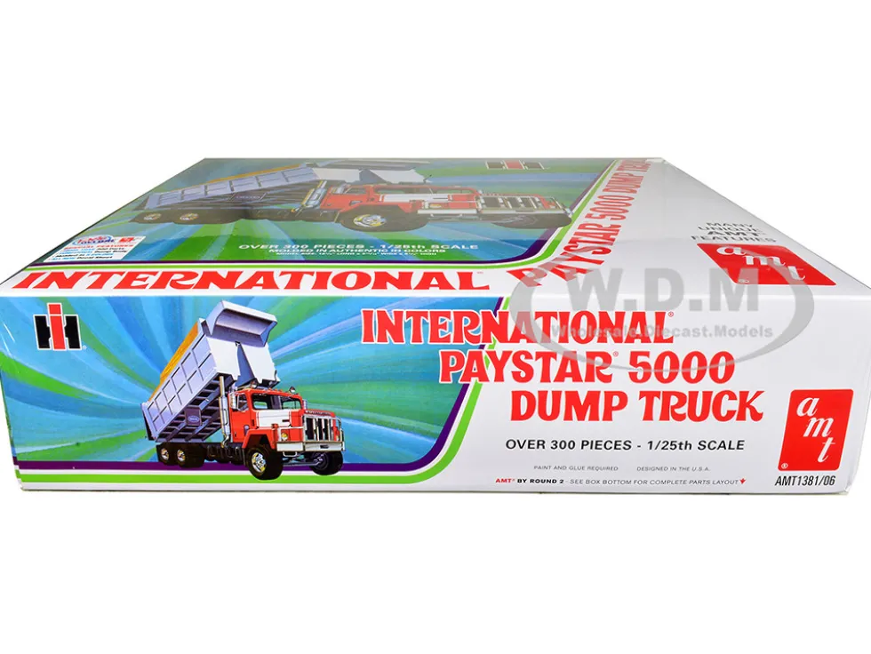 Skill 3 Model Kit International PayStar 5000 Dump Truck 1/25 Scale Model AMT AMT1381