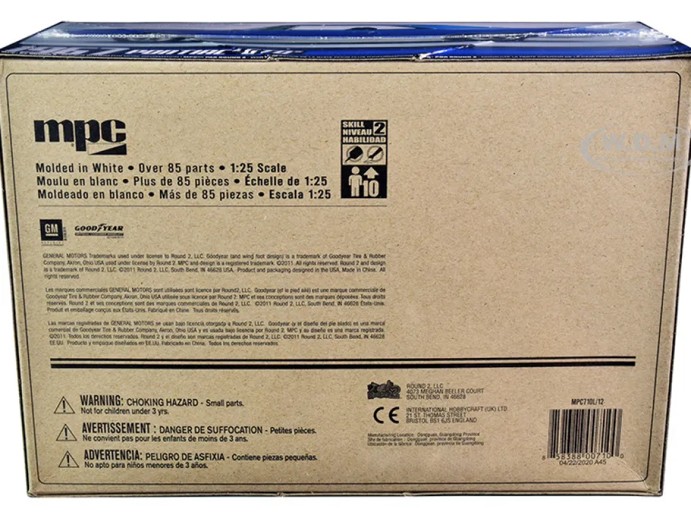 Skill 2 Model Kit 1967 Pontiac GTO 1/25 Scale Model MPC MPC710 L