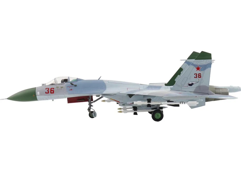 Sukhoi Su-27 Flanker-B Fighter Aircraft "Red 36, Barents Sea, 941st IAP" (1987) Soviet Air Force "Air Power Series" 1/72 Diecast Model by Hobby Master