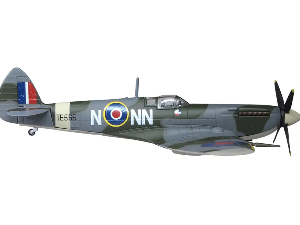 Supermarine Spitfire LF MK IXe Fighter Aircraft "TE565, 10th (Czech) Fighter Squadron, RAF Manston" Royal Air Force 1/72 Diecast Model Airplane by Oxford Diecast