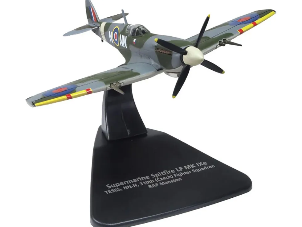 Supermarine Spitfire LF MK IXe Fighter Aircraft "TE565, 10th (Czech) Fighter Squadron, RAF Manston" Royal Air Force 1/72 Diecast Model Airplane by Oxford Diecast