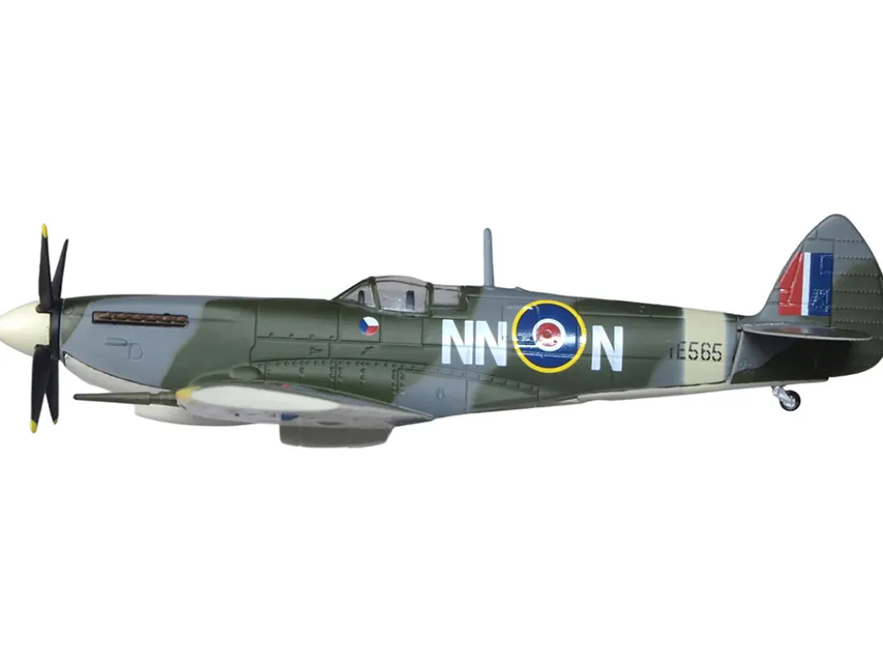 Supermarine Spitfire LF MK IXe Fighter Aircraft "TE565, 10th (Czech) Fighter Squadron, RAF Manston" Royal Air Force 1/72 Diecast Model Airplane by Oxford Diecast