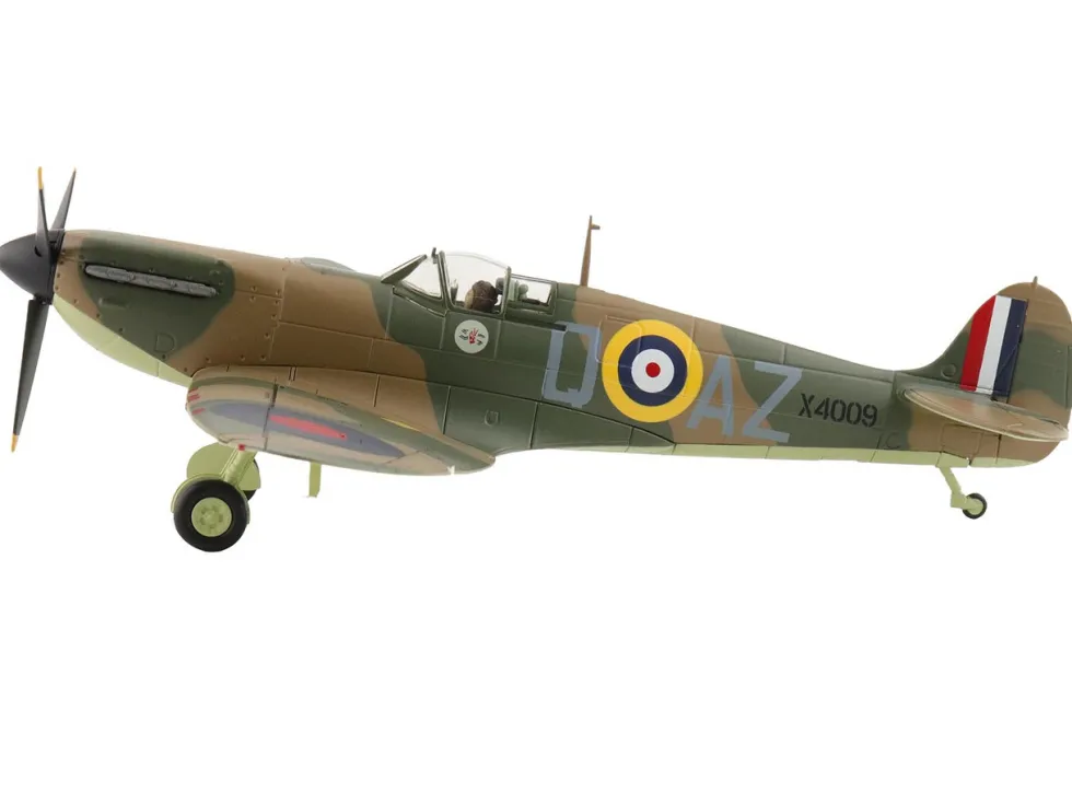 Supermarine Spitfire Mk.1a Fighter Aircraft "X4009, Flight Lieutenant P.C. Hughes" (1940) British Royal Air Force "Air Power Series" 1/48 Diecast Model by Hobby Master