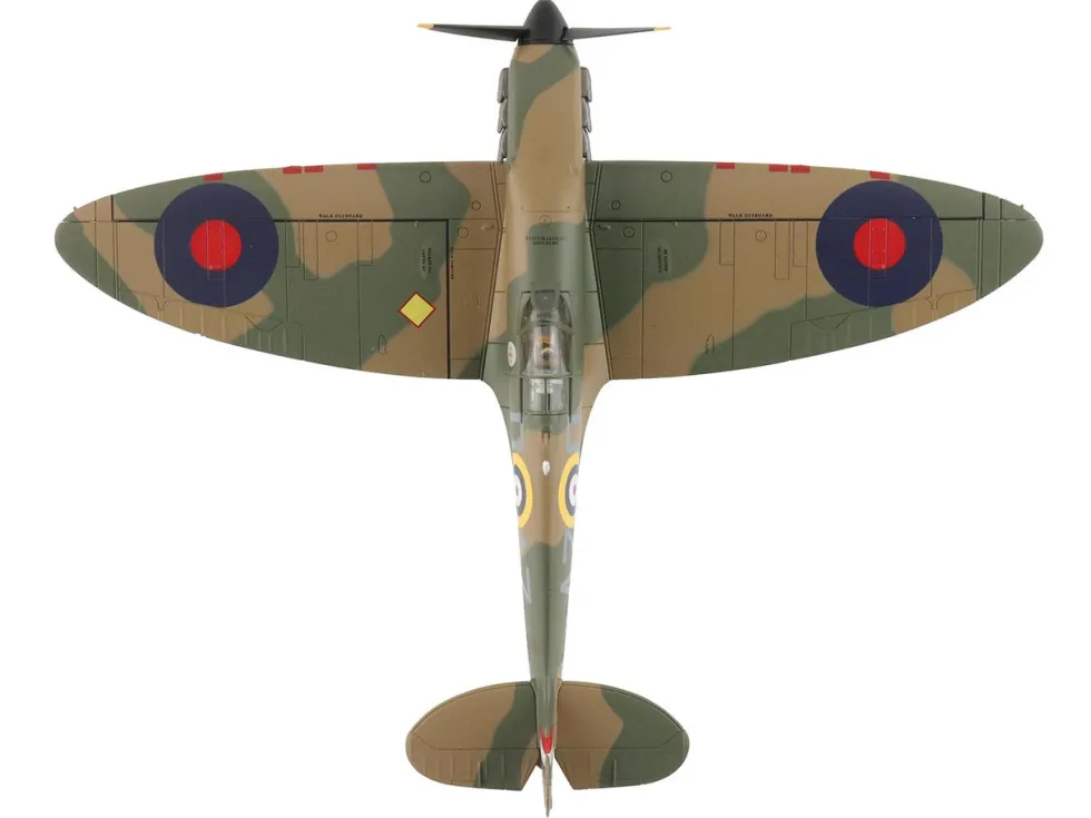 Supermarine Spitfire Mk.1a Fighter Aircraft "X4009, Flight Lieutenant P.C. Hughes" (1940) British Royal Air Force "Air Power Series" 1/48 Diecast Model by Hobby Master