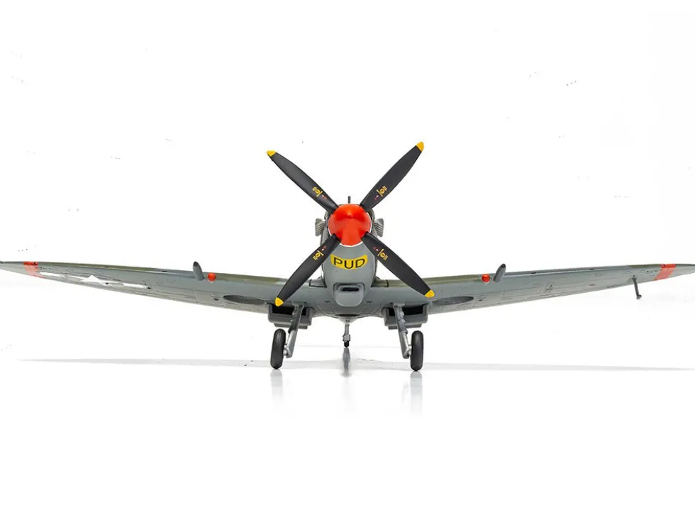 Supermarine Spitfire MkIXC Fighter Aircraft "Porky II, Lt Robert Connor, 309th Fighter Squadron, 31st Fighter Group" (1943) United States Army Air Forces "The Aviation Archive" Series 1/72 Diecast Model by Corgi