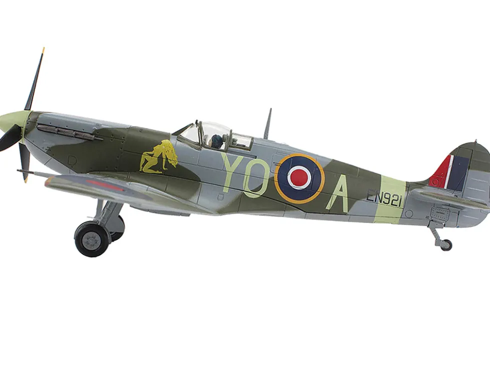 Supermarine Spitfire Mk Vb Fighter Aircraft "EN921, Flying Officer Jack Sheppard, No. 401 Squadron" (1943) Royal Canadian Air Force "Air Power Series" 1/48 Diecast Model by Hobby Master
