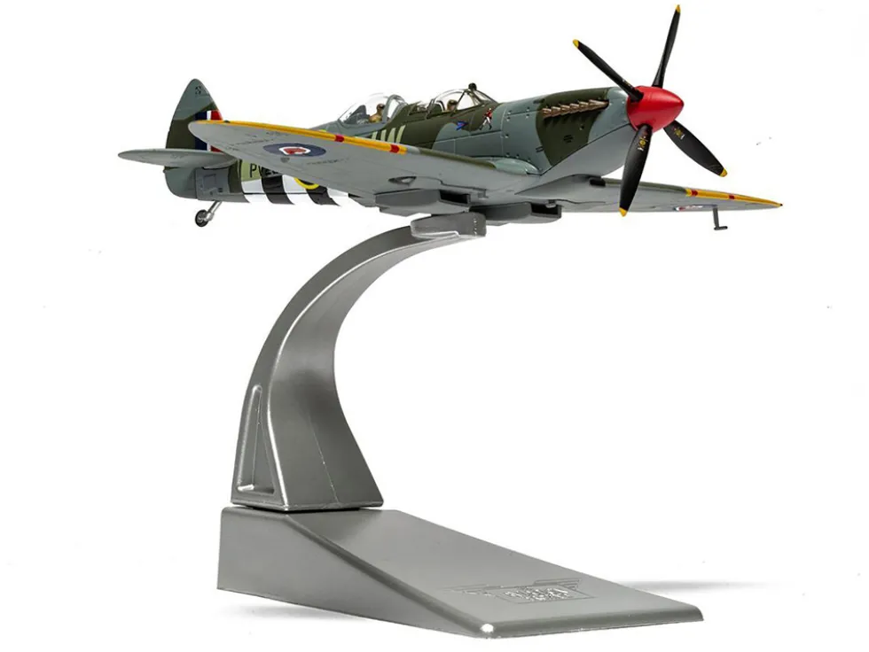 Supermarine Spitfire T.9 Aircraft "PV202, Aerial Collective at Duxford Airfield" British Royal Air Force "The Aviation Archive" Series 1/72 Diecast Model by Corgi