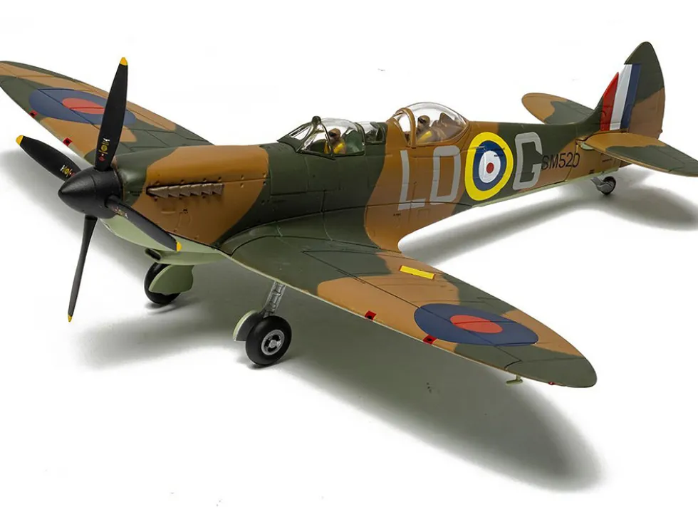 Supermarine Spitfire T.9 Aircraft "SM520, Spitfires.com, Goodwood Aerodrome" British Royal Air Force "The Aviation Archive" Series 1/72 Diecast Model by Corgi