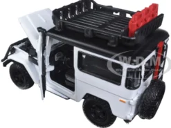 Toyota FJ40 Land Cruiser White "4x4 Overlanders" Series 1/24 Diecast Model Car Motormax 79137