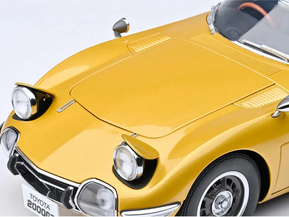 1967 Toyota 2000GT RHD (Right Hand Drive) Gold Metallic 1/18 Model Car by Autoart